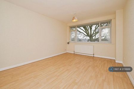 3 bedroom maisonette to rent - Photo 2