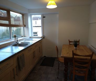 Large Double Room in Horfield - Photo 5
