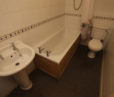 2 bedroom terraced house to rent - Photo 6