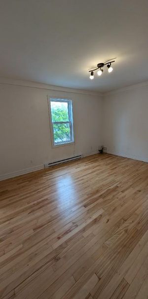 ✨ Magnifique 3 Chambre avec cachet – St-Sacrement – 1395$/mois (Internet & Stationnement inclus) ✨ - Photo 1