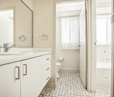 COMFORTABLE & CONVENIENT FAMILY HOME WITH PERFECT YARD! - Photo 5