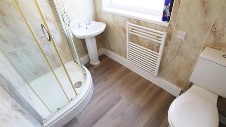 3 bedroom semi-detached house to rent - Photo 2