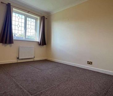 Bexley Gardens, Chadwell Heath, RM6 - Photo 2