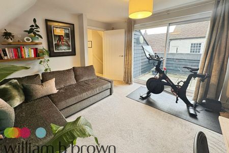 High Street - Photo 2