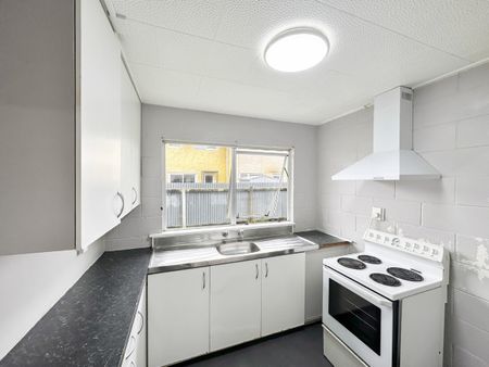 Easy living on Miro St - Photo 5