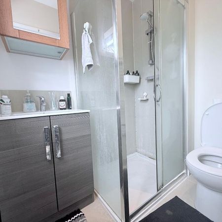 1 bedroom in a house share to rent - Photo 4