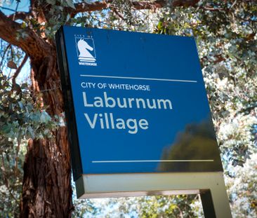 Stylish & Spacious Living in Leafy Blackburn - Photo 2