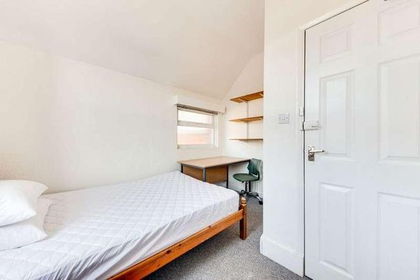 St Martins Terrace, Canterbury, CT1 - Photo 1