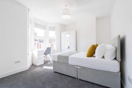 4 bedroom terraced house to rent - Photo 5