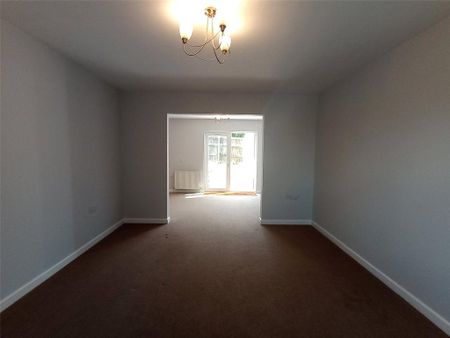 3 bedroom semi-detached house to rent - Photo 4