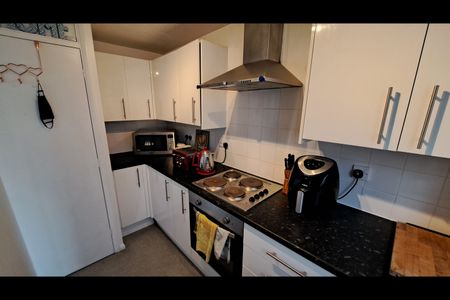 1 Bed Flat, Lewisham, SE8 - Photo 2