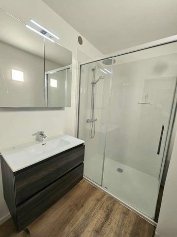 Knap gerenoveerd 2 slpk appartement met garagebox en terras met prachtig uitzicht - Photo 4