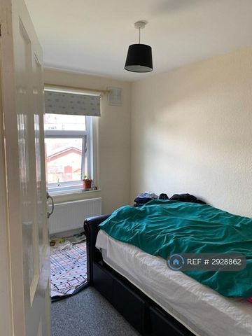 2 bedroom flat to rent - Photo 4