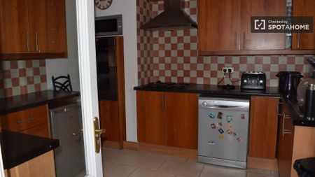 Relaxing room in 3-bedroom apartment in Downtown, Dublin - Photo 5