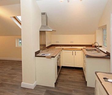 2 bedroom character property to rent - Photo 6