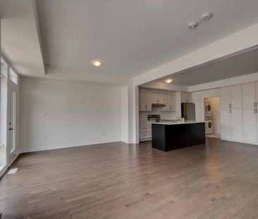 For Lease - 22 Griffith Street, Aurora, Ontario - Photo 4