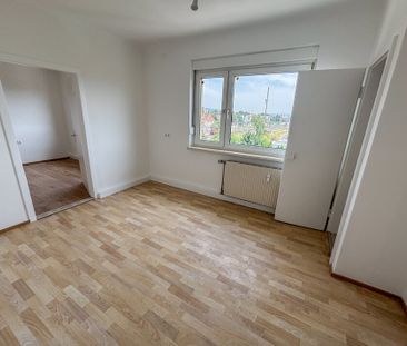 Teilsanierte, preiswerte Wohnung - Photo 1