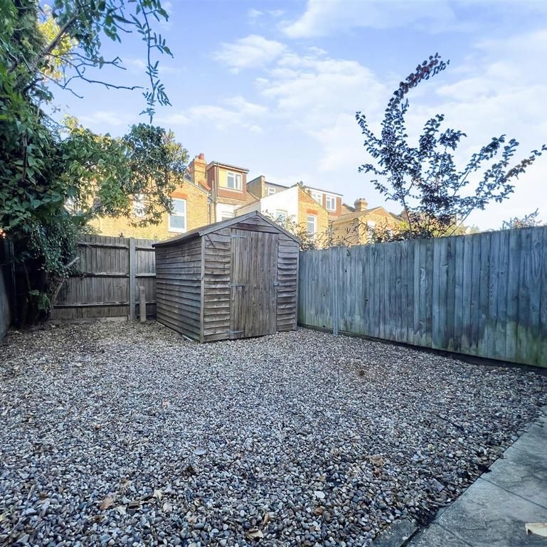 4 bedroom house to rent - Photo 1