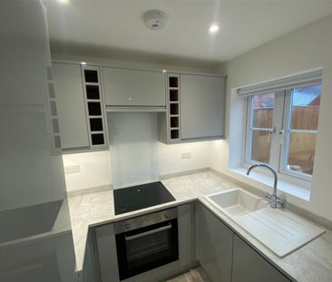 1 bedroom Flat To Let - Photo 3