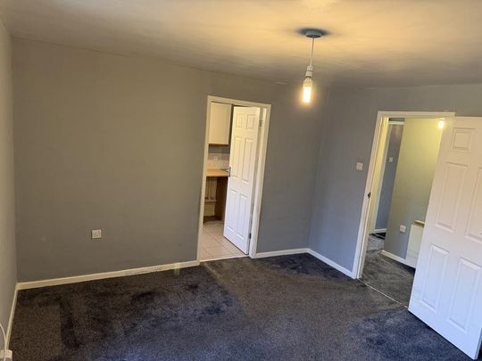 1 bedroom ground floor flat to rent - Photo 1