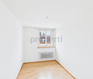 Luxurious 3-room penthouse apartment with balcony in Bottmingen - Photo 1