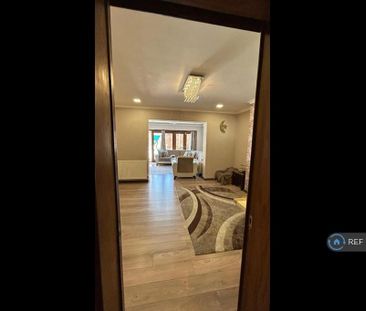4 bedroom semi-detached house to rent - Photo 1