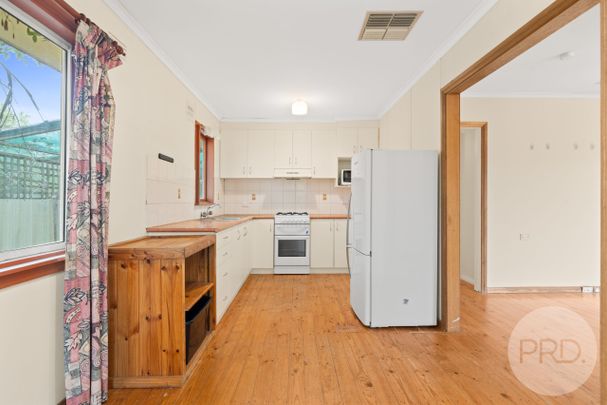 19 Chifley Cres, Kooringal NSW 2650 - Photo 1