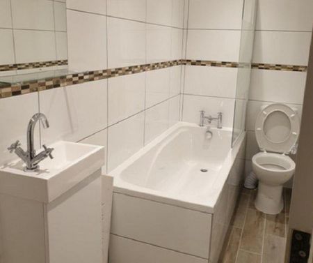 4 bedroom flat to rent - Photo 5