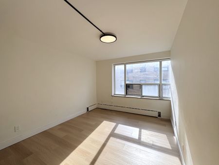 For Lease - 420 Eglinton Avenue Unit# 408, Toronto, Ontario - Photo 4