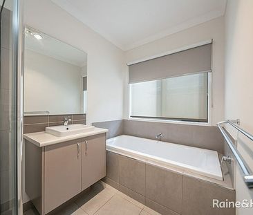 charming 3 bedroom home - Photo 3