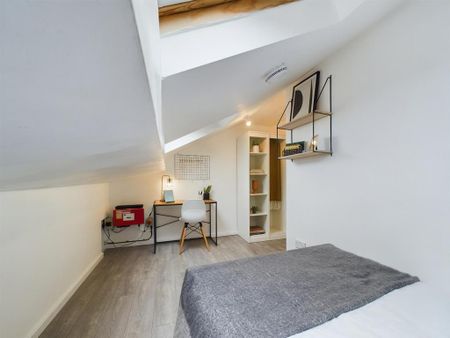 4 bedroom flat to rent - Photo 5