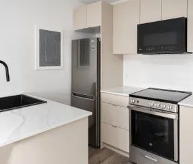 1 room apartment of 61m² in Montreal - Photo 1