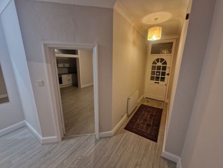 2 Bed Flat, Beaconsfield Road, N11 - Photo 2