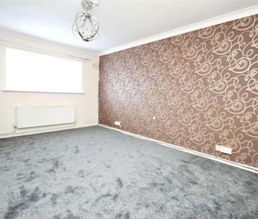 St Helen's Court, Rainham, RM13 - Photo 5