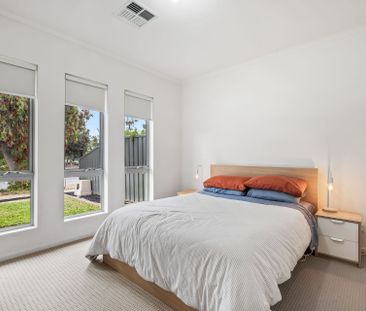 Contemporary Courtyard Home - Photo 4