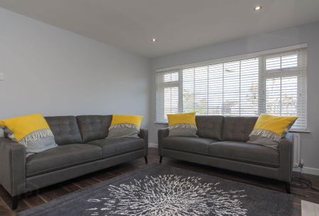3 Deramore Court, 77 Deramore Park South, Belfast, BT9 5JY - Photo 2