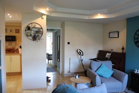 2 bedroom maisonette to rent - Photo 3