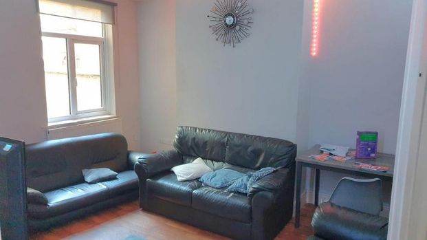 Mixed use to rent - Photo 1