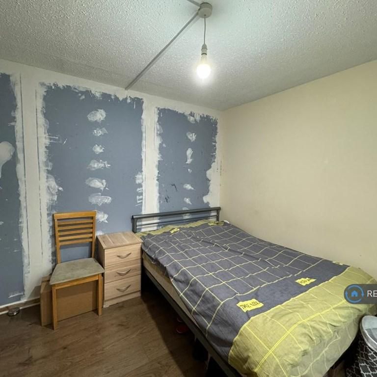 1 bedroom in a flat share to rent - Photo 1
