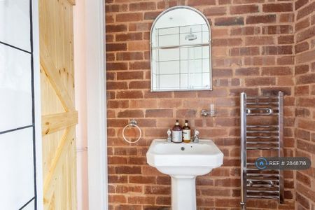 2 bedroom terraced house to rent - Photo 2