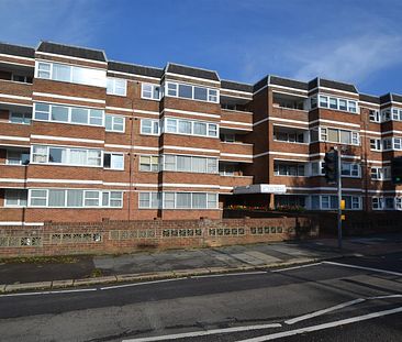 One bedroom apartment with allocated parking space and a west facing balcony. Offered to let un-furnished. Available 18th July 2024. - Photo 4