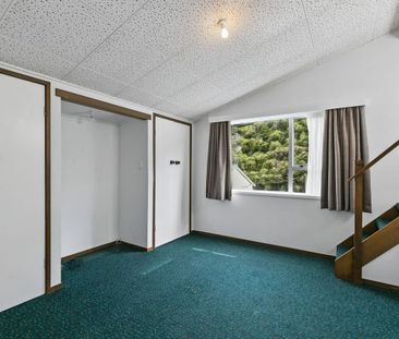 Charming 2-Bedroom Unit in Wellington, Brooklyn - Photo 2