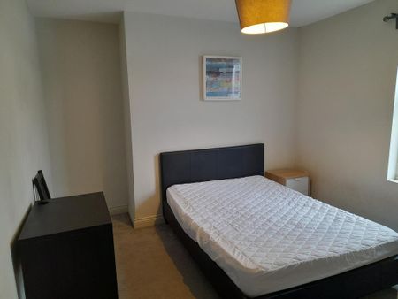 1 bedroom in a house share to rent - Photo 2