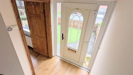 37 Hills Avenue, Belfast, BT4 1LR - Photo 4