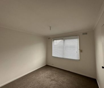 3 BEDROOM HOME IN CENTRAL LOCATION - Photo 2