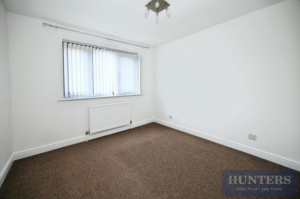 2 bedroom Flat To Let - Photo 1