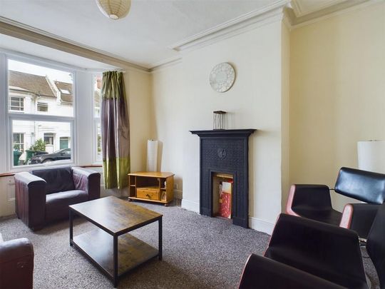 4 bedroom terraced house to rent - Photo 1