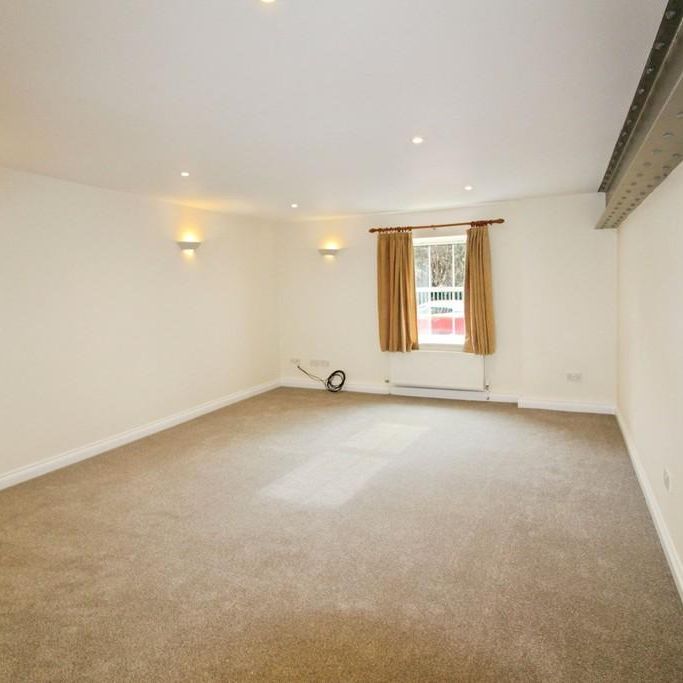 2 bedroom ground floor flat to rent - Photo 1