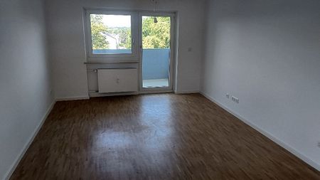 Frisch modernisierte 3-Zimmer-Wohnung mit Loggia in Lenting zu vermieten - Photo 4