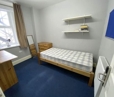 3 bedroom flat to rent - Photo 4